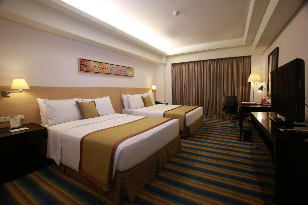 Luxent Hotel Cidade Quezon Exterior foto